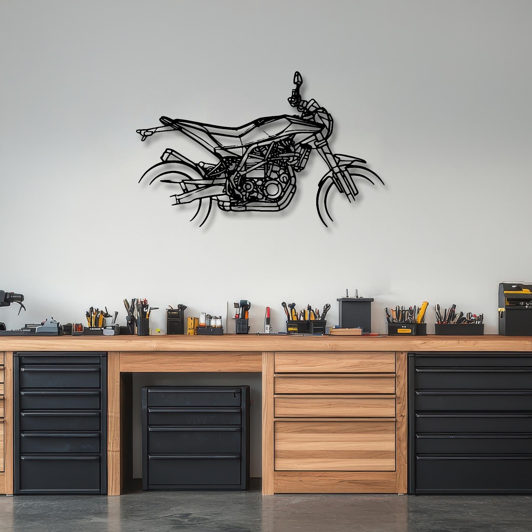 Nuda 900R Silhouette Metal Wall Art